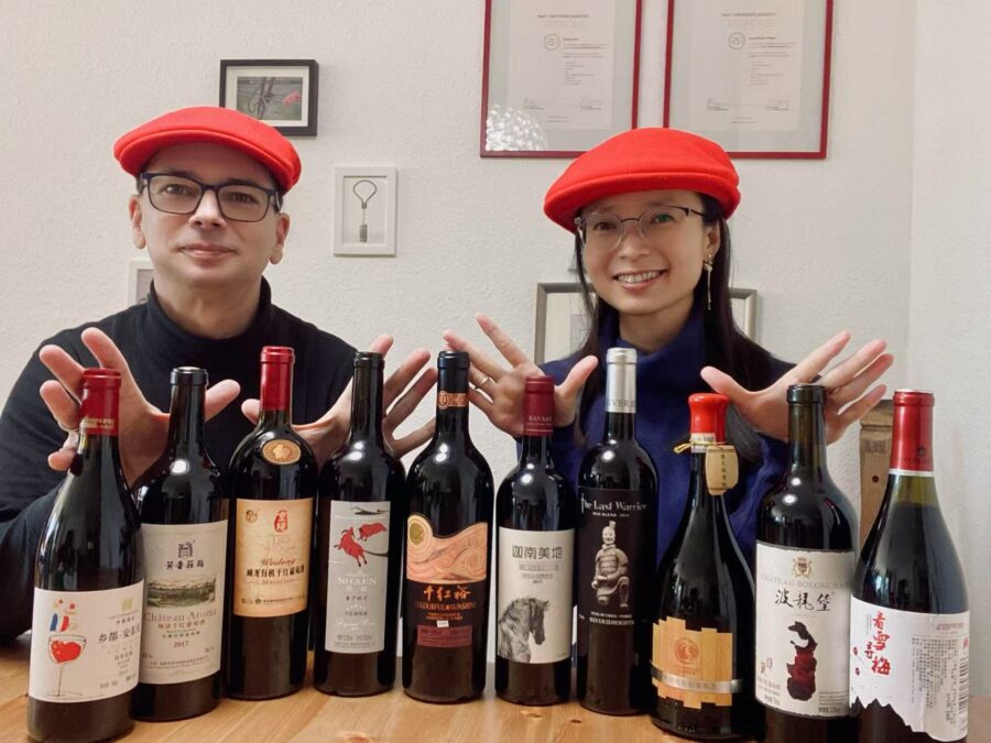 Der chinesische Weindrache - Wsana und Jörg mit chinesischem Wein