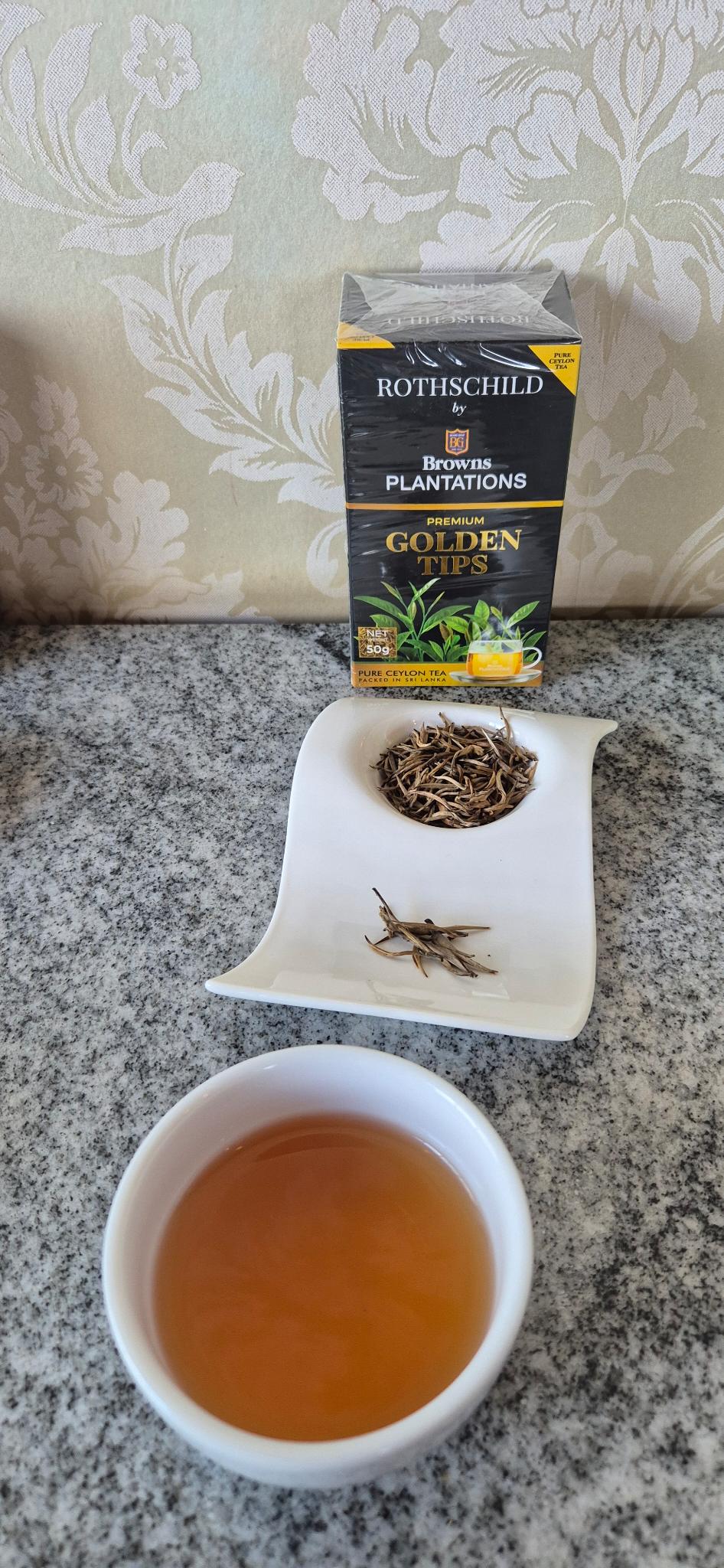 Rothschild Golden Tips - Teeblätter und aufgebrühter Tee