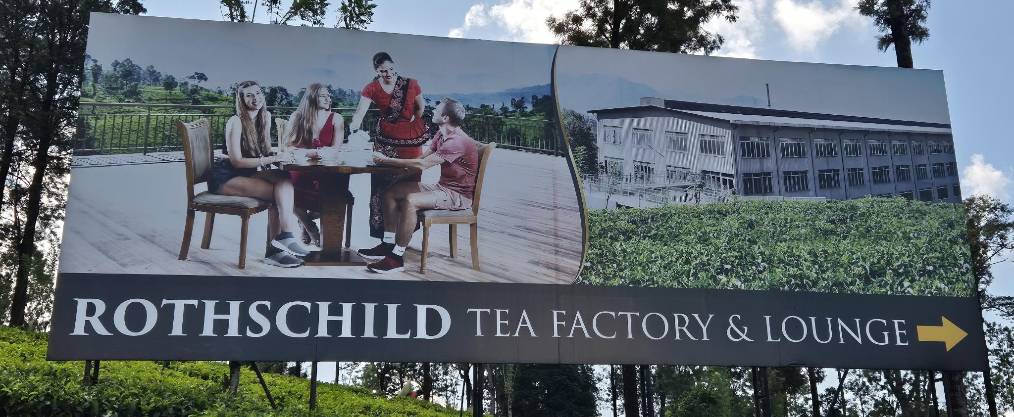 Schild der Rothschild Tea Factory & Lounge in Pussellawa, Sri Lanka