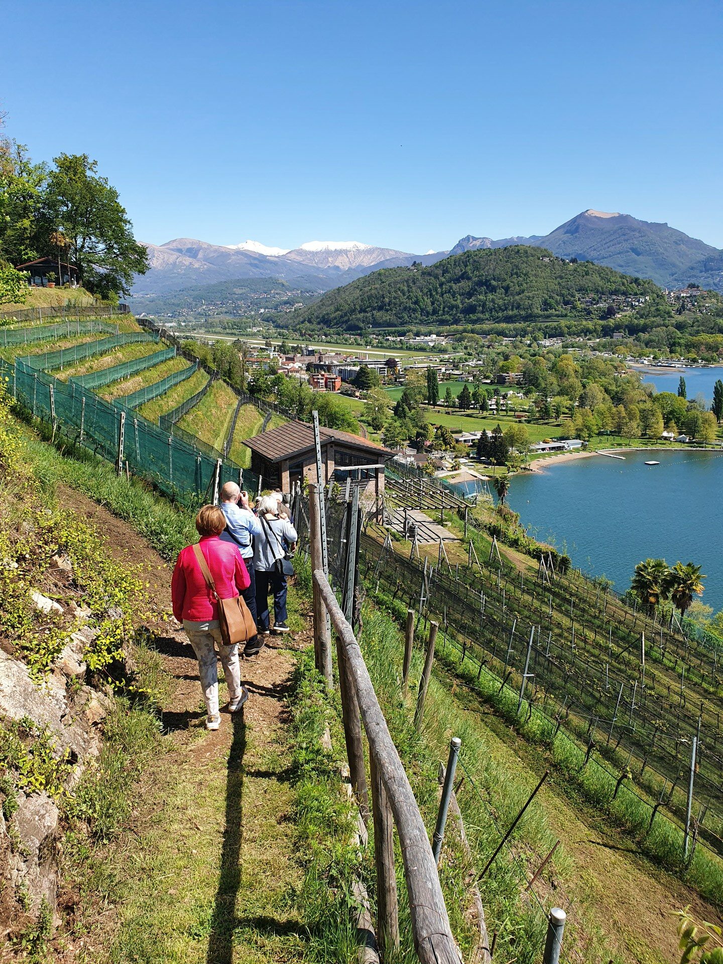 FuW-Weinreise 2022 Schweiz Tag 3 Foto Nr. 6 Weg zum Verkostungsraum