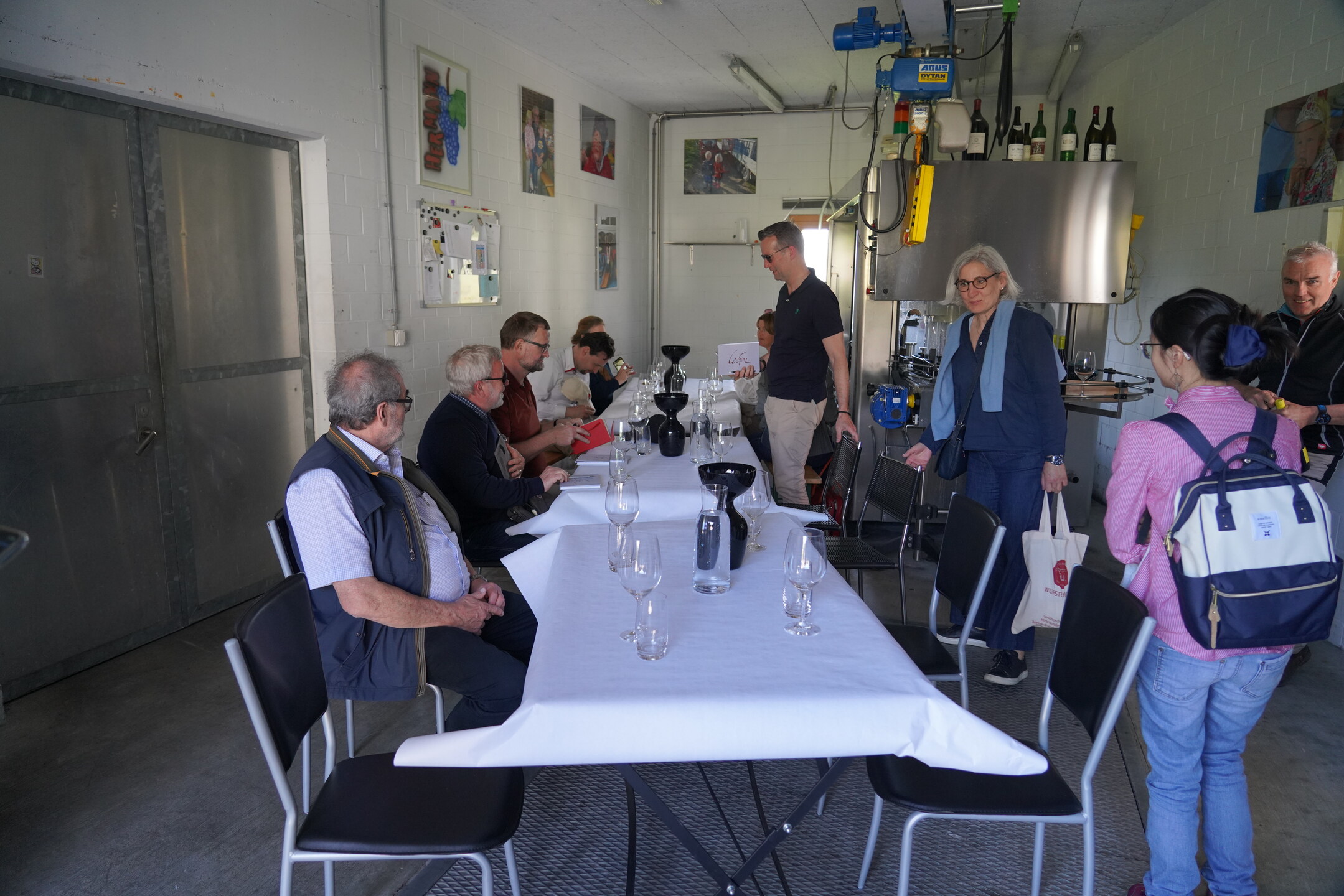 Reisebericht Tag 4 der FuW Wein-Fachstudienreise in die Schweiz 2022 Nr. 22 Garagen-Verkostung