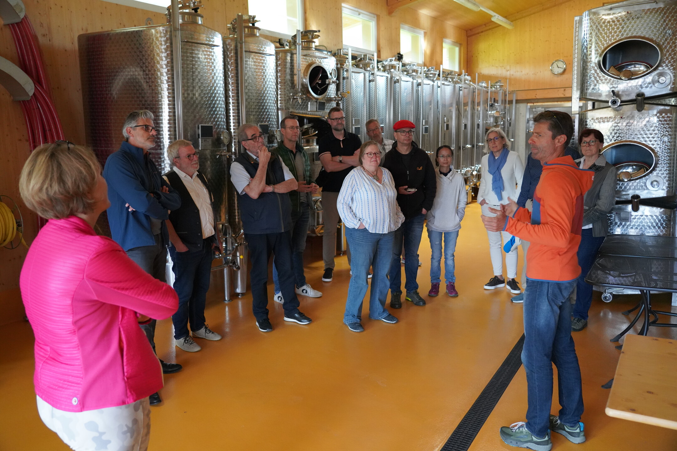Reisebericht Tag 5 der FuW Wein-Fachstudienreise in die Schweiz 2022 Nr. 10 die Umfangreiche Info über das, was Lenz zu demeter macht, hat uns begeistert